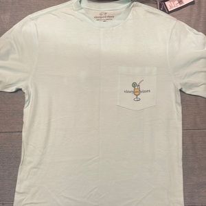 NWT Men’s Vineyard Vines Crystal Blue Beach Bar T Shirt XS